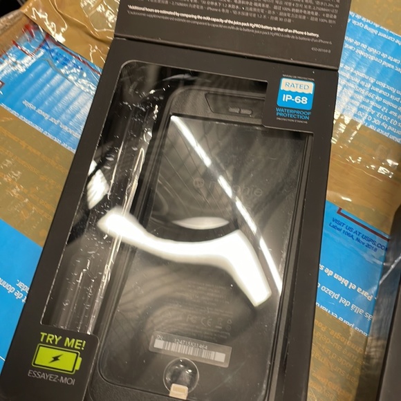 Mophie h2pro waterproof case for iPhone 6 and 6s - Picture 3 of 3